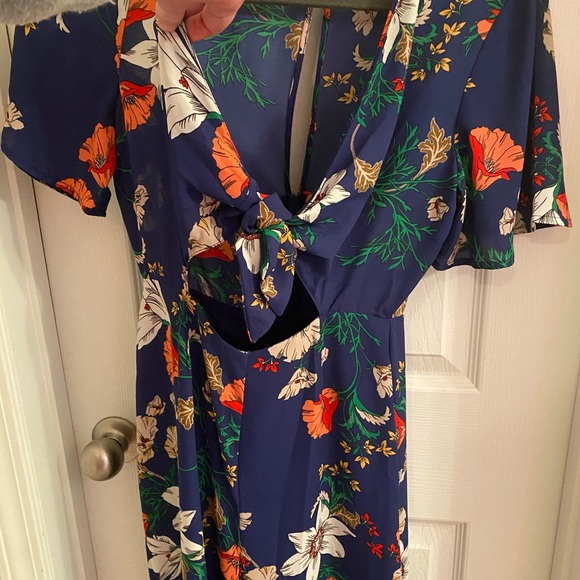 Floral tie front jumpsuit - Picture 2 of 3